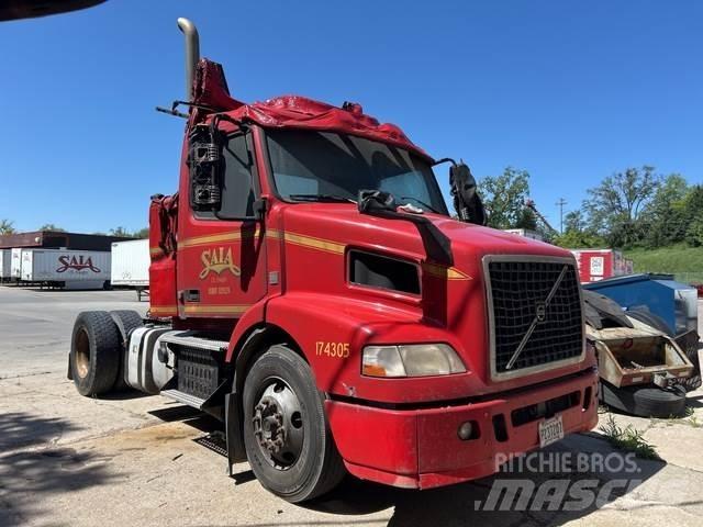 Volvo VNM42T Prime Movers