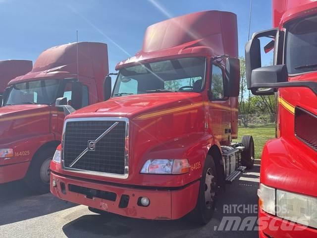 Volvo VNM42T Prime Movers