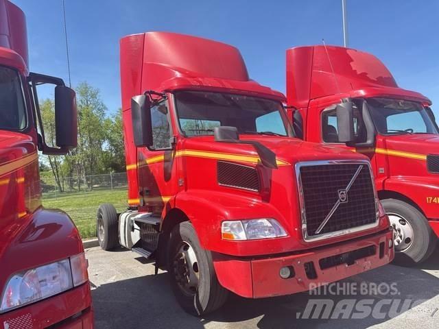 Volvo VNM42T Prime Movers