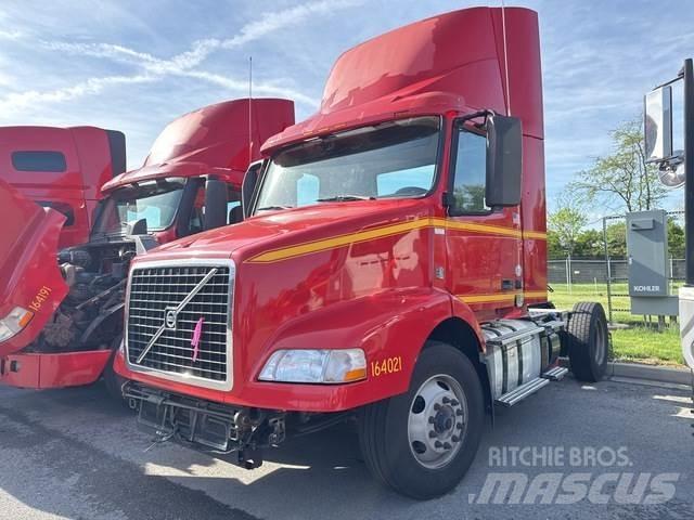 Volvo VNM42T Prime Movers