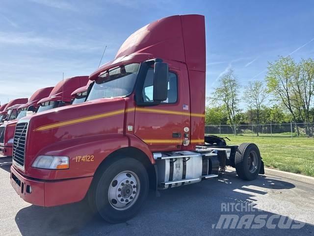 Volvo VNM42T Prime Movers