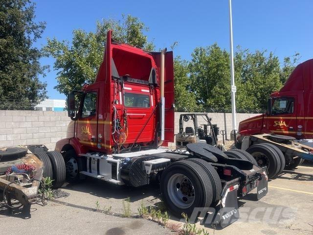 Volvo VNM42T Prime Movers