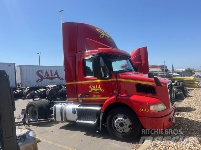 Volvo VNM42T Prime Movers