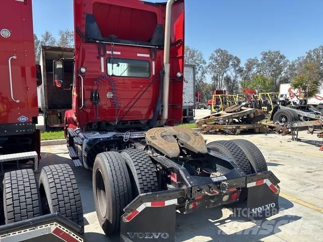Volvo VNM42T Prime Movers