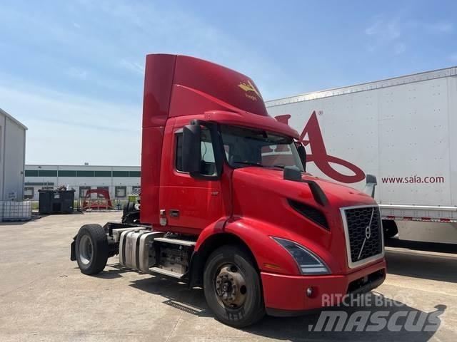 Volvo VNM42T Prime Movers