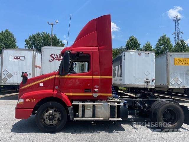 Volvo VNM42T Prime Movers