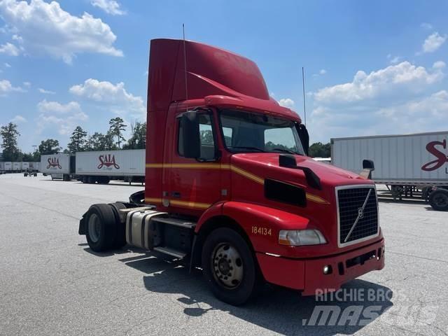 Volvo VNM42T Prime Movers