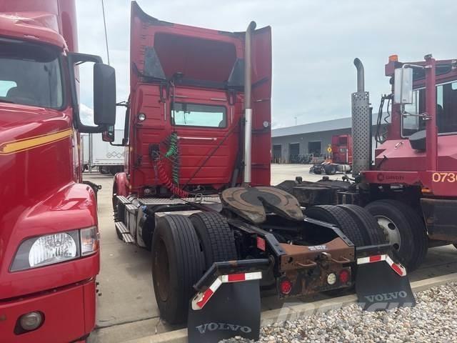 Volvo VNM42T Prime Movers