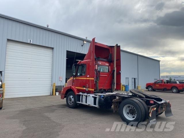 Volvo VNM42T Prime Movers