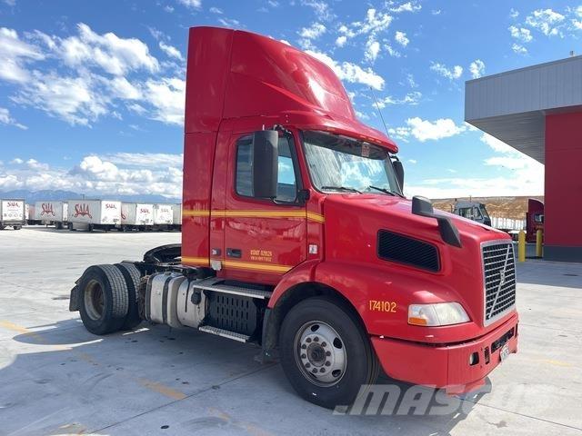 Volvo VNM42T Prime Movers