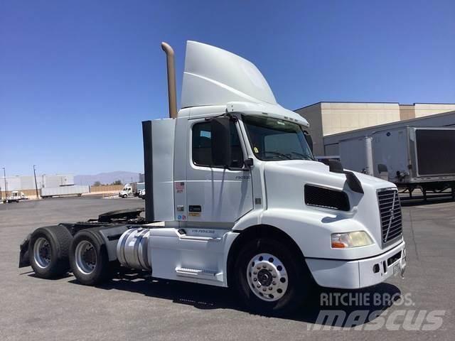 Volvo VNM64T Prime Movers