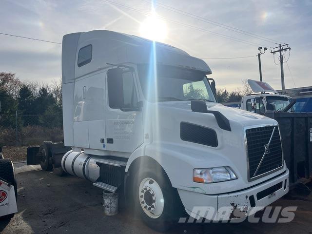 Volvo VNM64T Prime Movers
