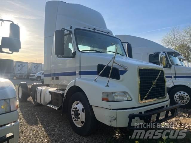 Volvo VNR64T Prime Movers