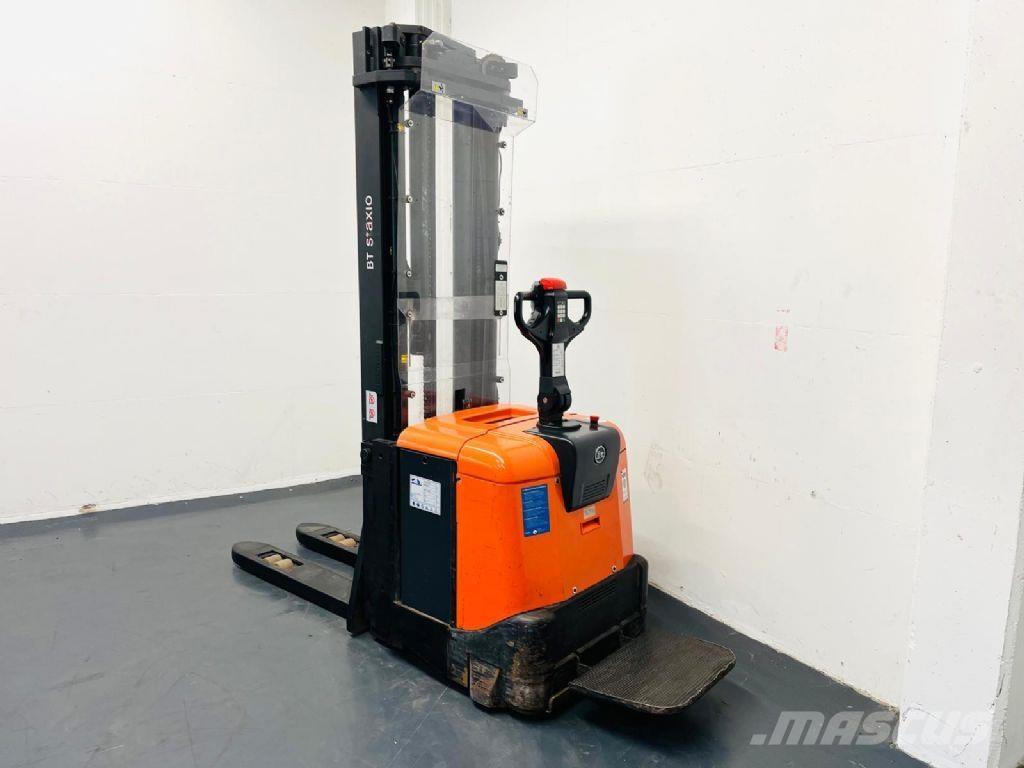 BT SPE160L Pedestrian stacker