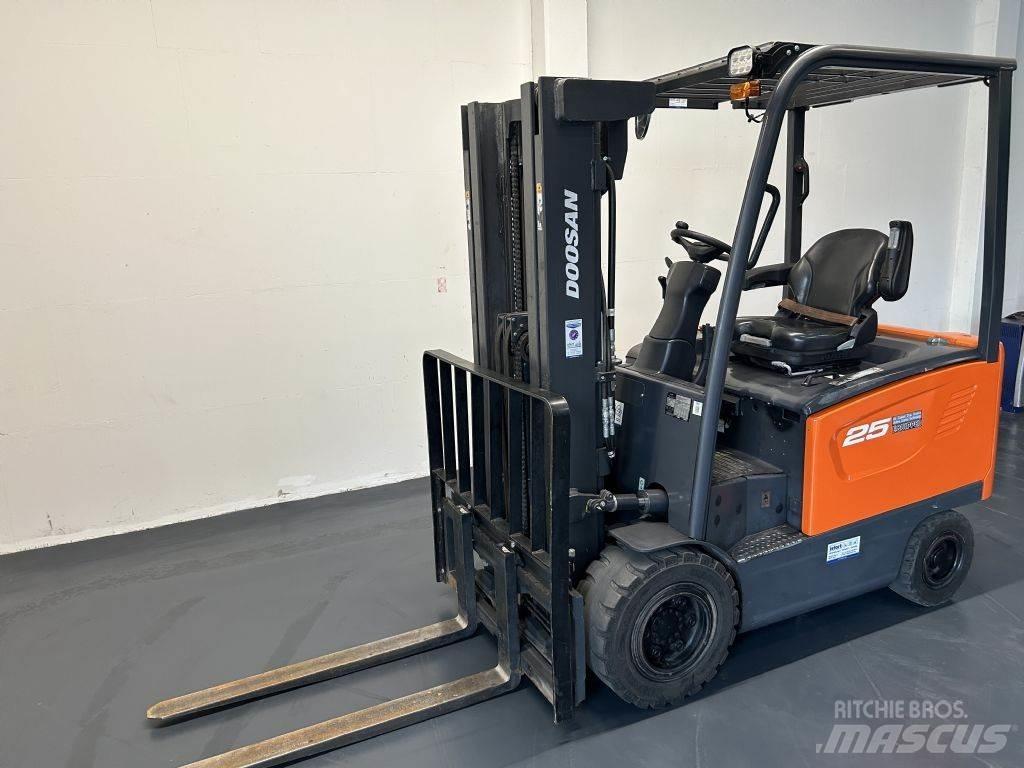 Doosan B25S-7 Electric forklift trucks