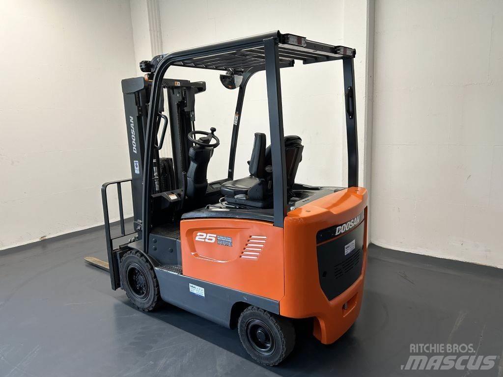 Doosan B25S-7 Electric forklift trucks