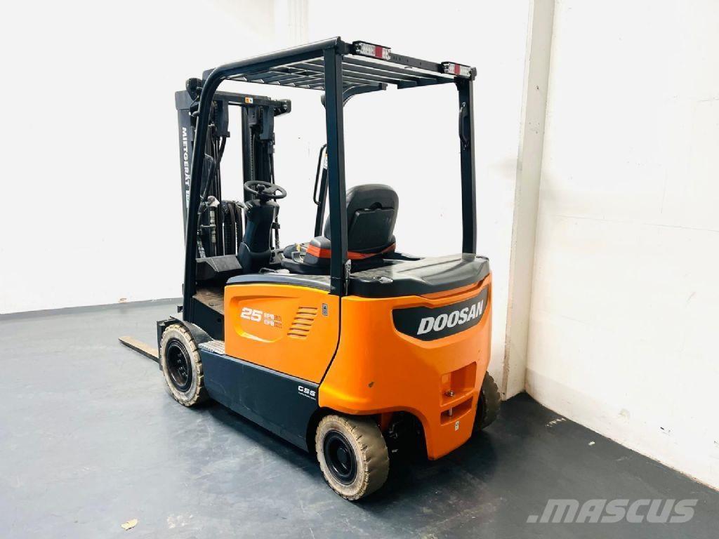 Doosan B25X-7 Plus Electric forklift trucks