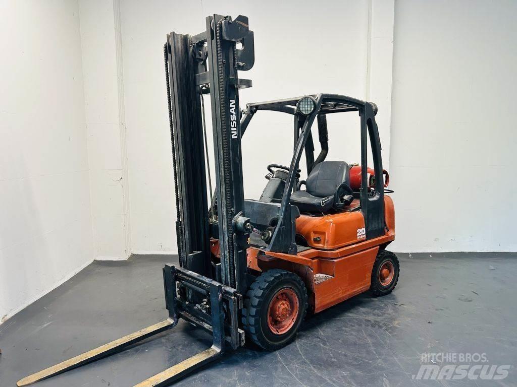 Nissan UD02A20PQ LPG trucks