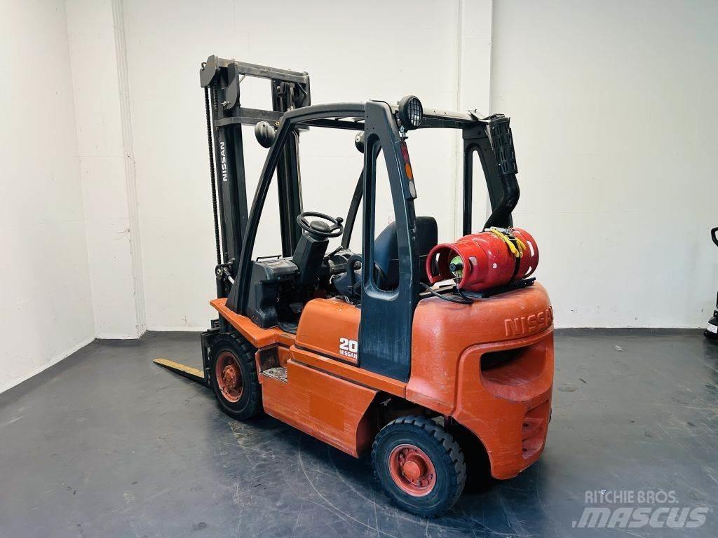Nissan UD02A20PQ LPG trucks