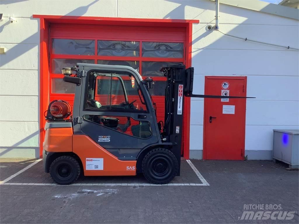 Toyota 8FGF25 LPG trucks