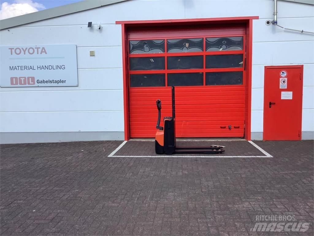 Toyota LWE160 Low lifter