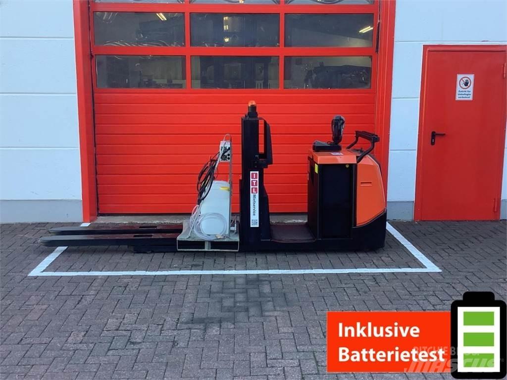 Toyota OSE120 Low lift order picker