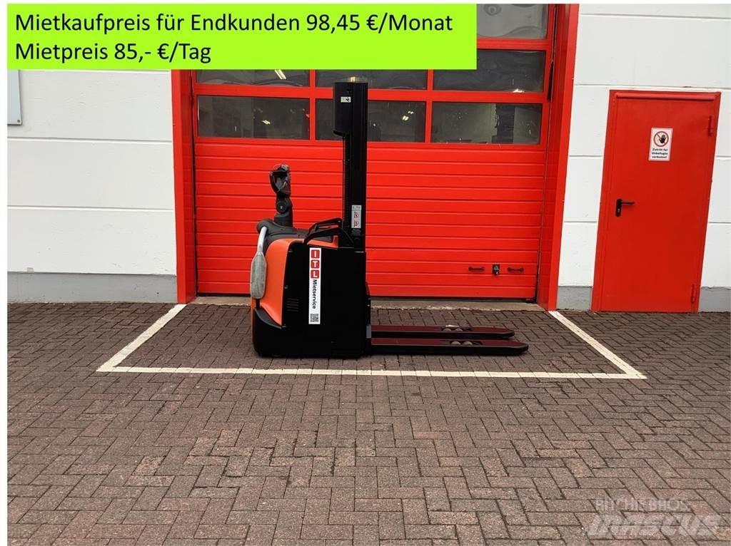 Toyota SPE120 Pedestrian stacker