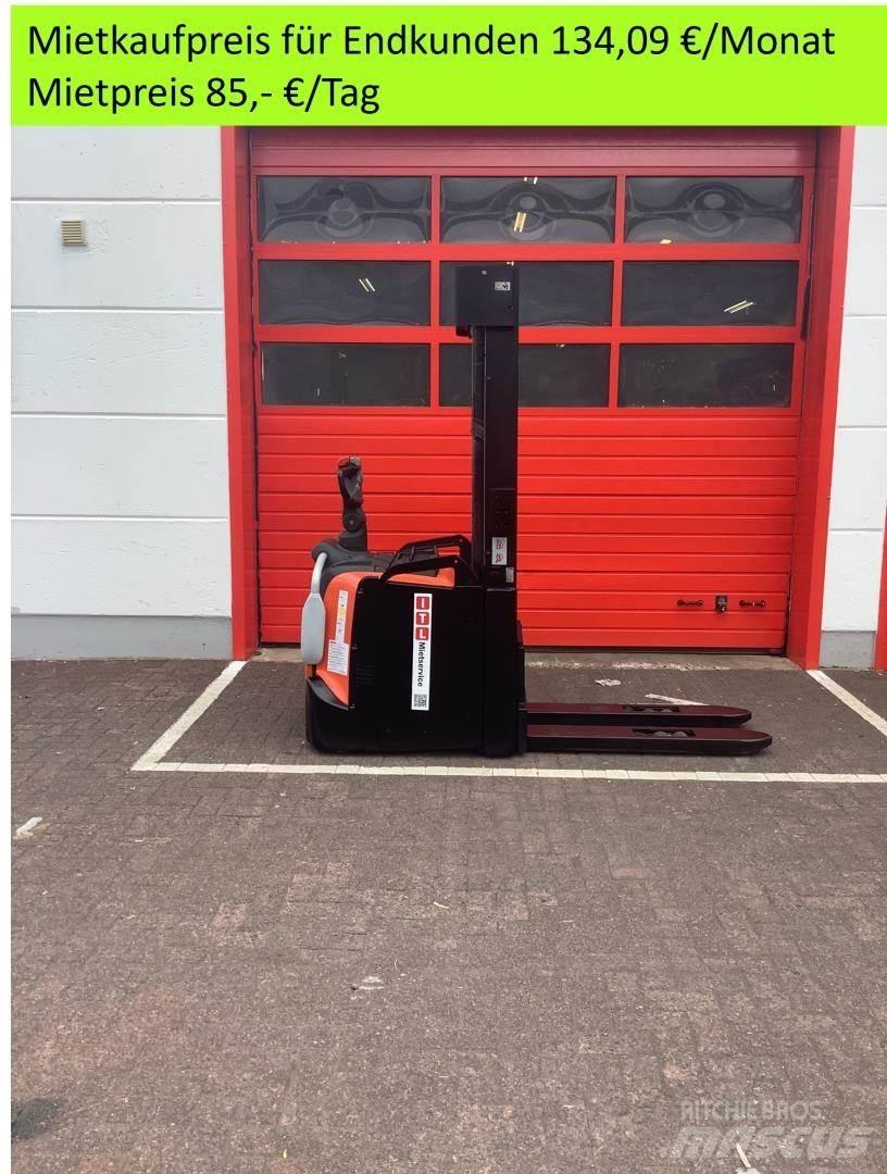 Toyota SPE140L Pedestrian stacker