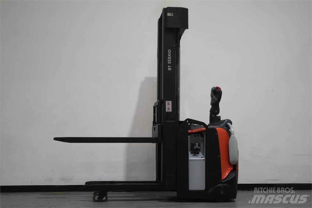 Toyota SPE160L Pedestrian stacker