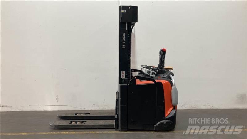 Toyota SPE160L Pedestrian stacker