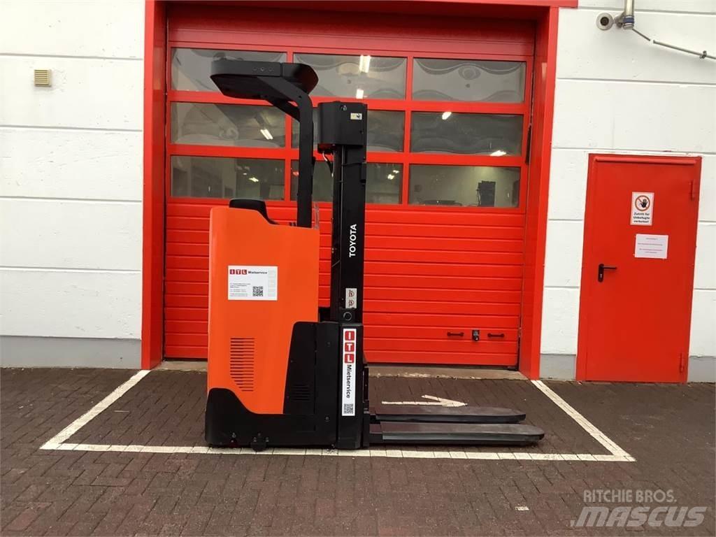 Toyota SSI160LN Pedestrian stacker