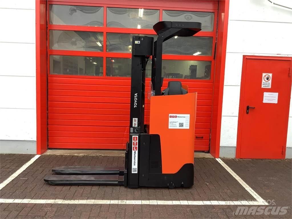 Toyota SSI160LN Pedestrian stacker