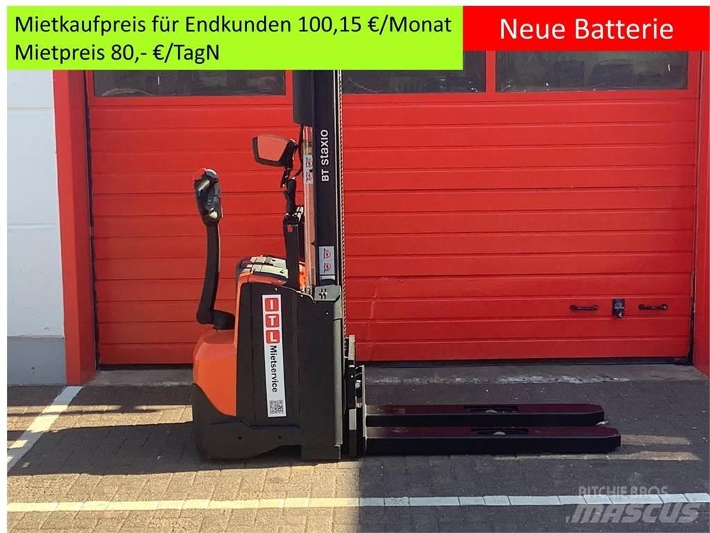 Toyota SWE100 Pedestrian stacker