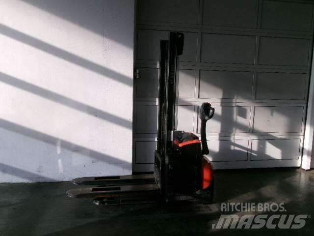 Toyota SWE120 Pedestrian stacker