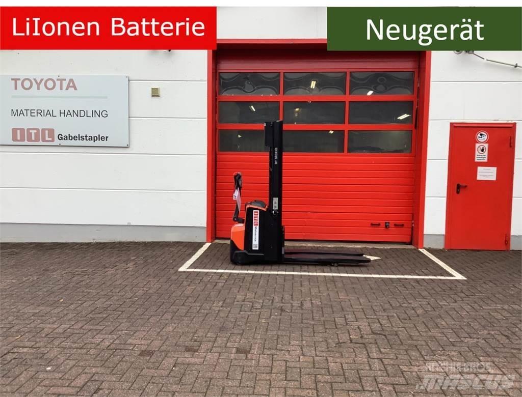 Toyota SWE120L Pedestrian stacker