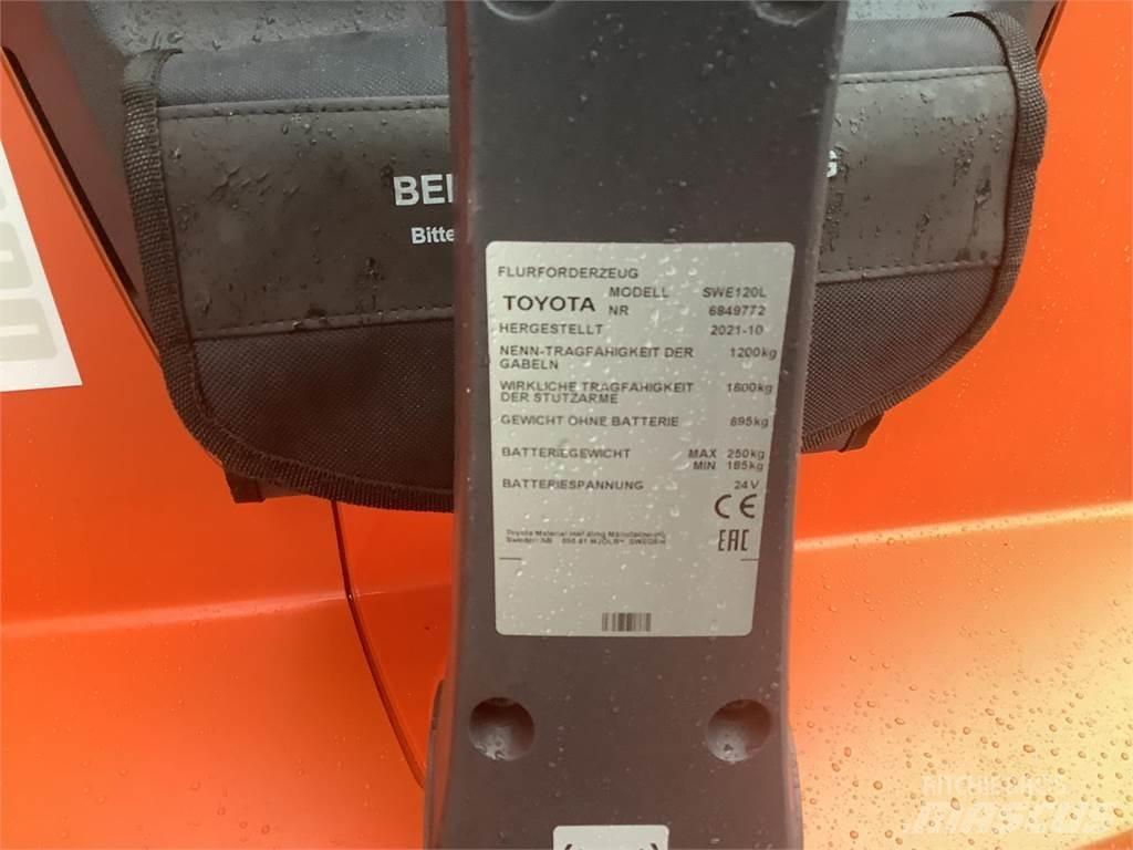 Toyota SWE120L Pedestrian stacker