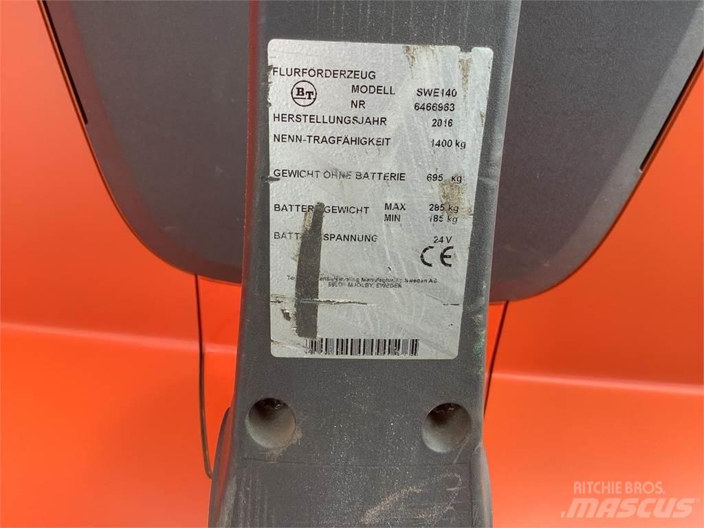 Toyota SWE140 Pedestrian stacker