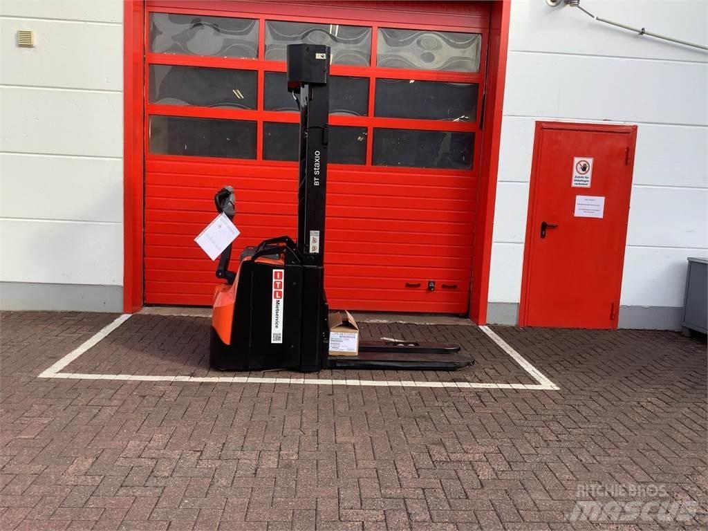 Toyota SWE145L Pedestrian stacker
