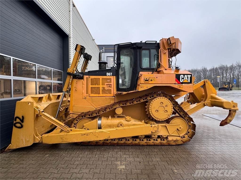 CAT D6T Crawler dozers