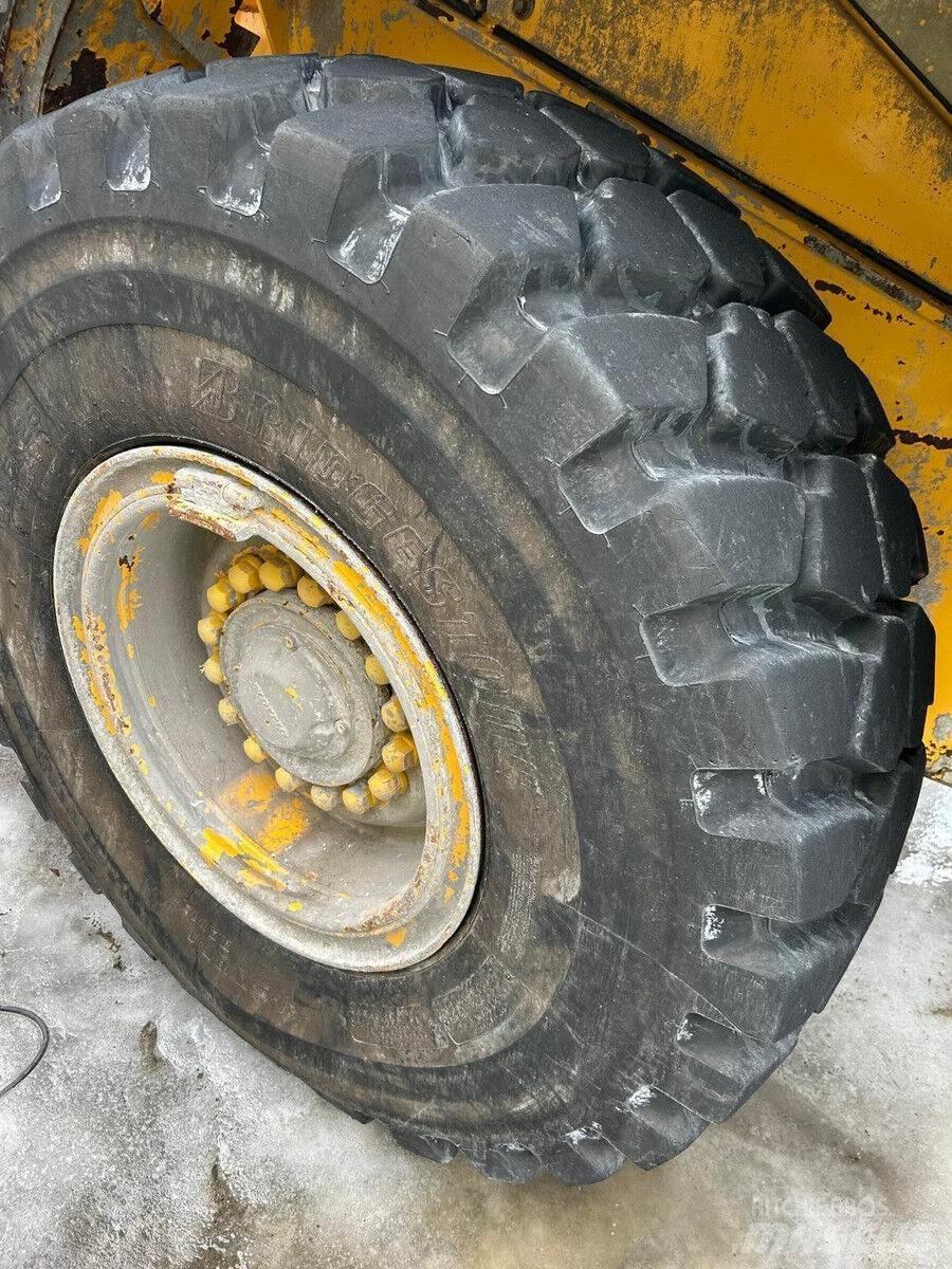 Volvo L90E Crawler excavators