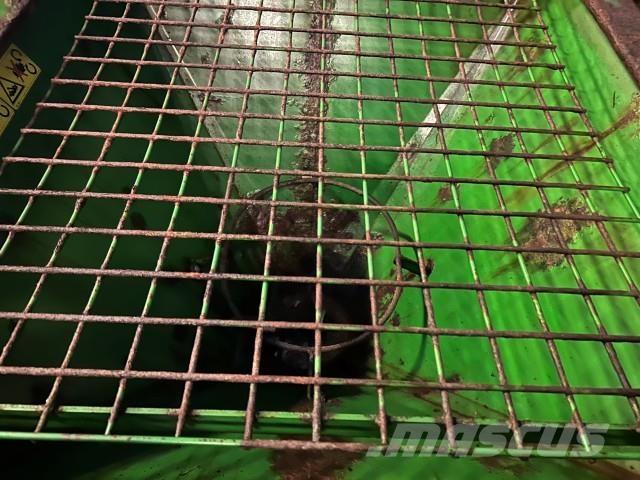 Amazone E+S 300 Sand and salt spreaders