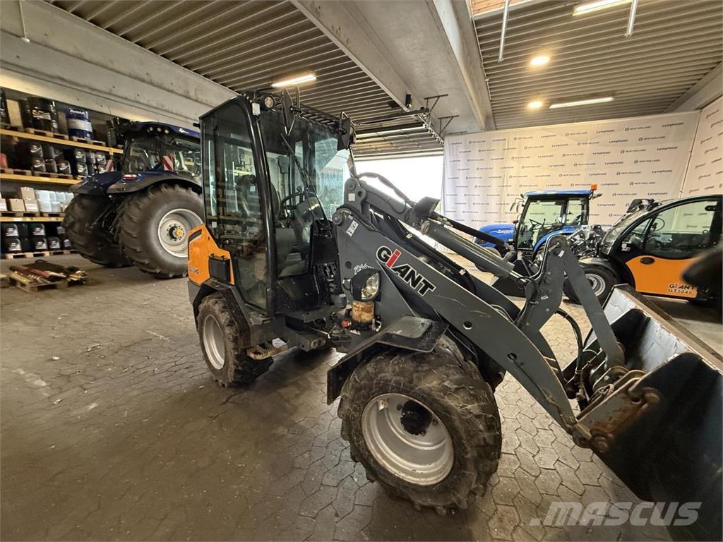 GiANT 2700HD Mini loaders