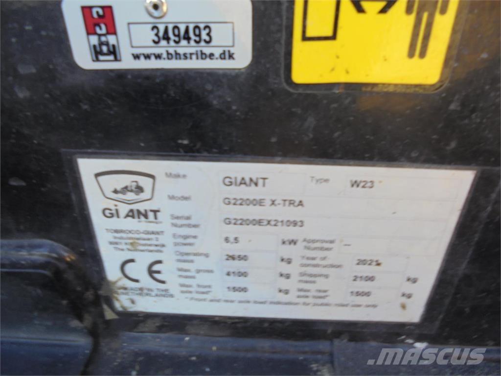 GiANT G2200EX Mini loaders