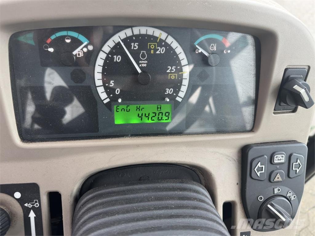 John Deere 3045R Compact tractors