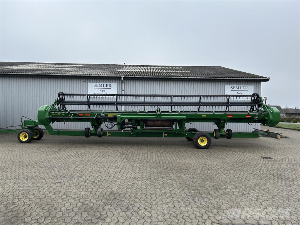 John Deere 635D Combine harvester heads