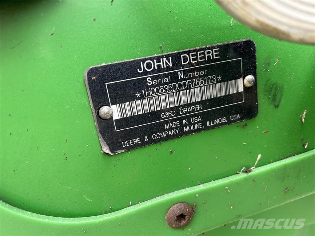 John Deere 635D Combine harvester heads