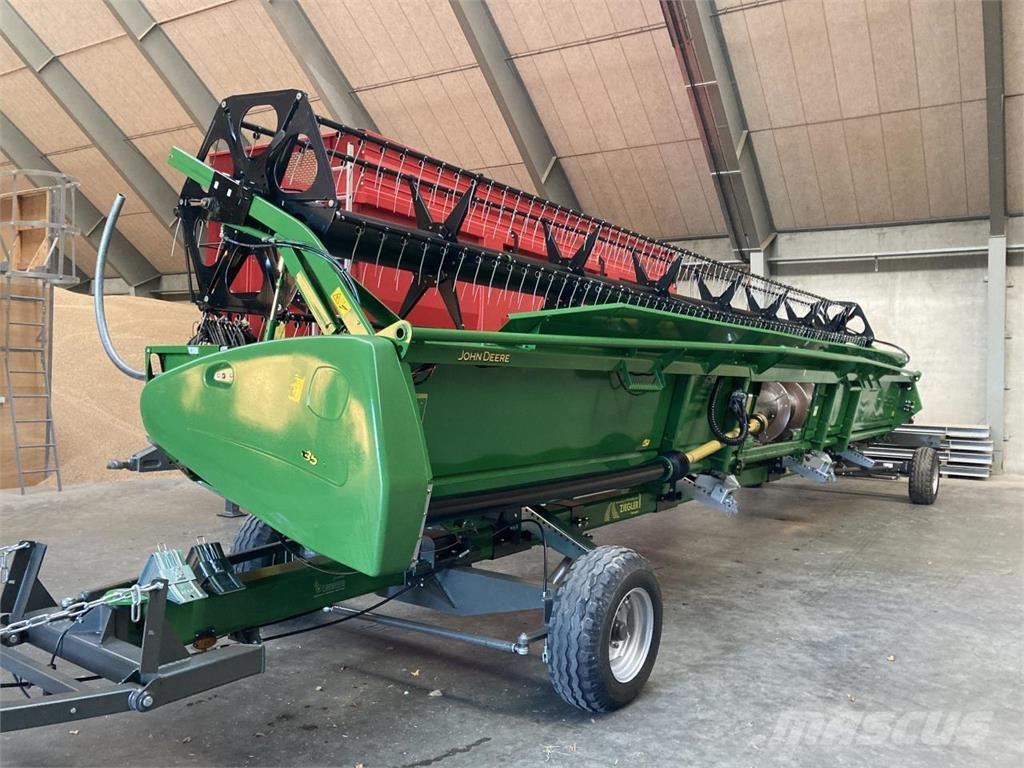 John Deere 635R Combine harvester heads