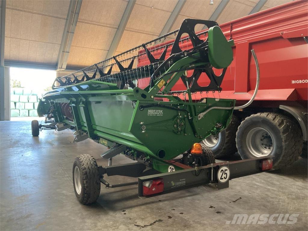 John Deere 635R Combine harvester heads