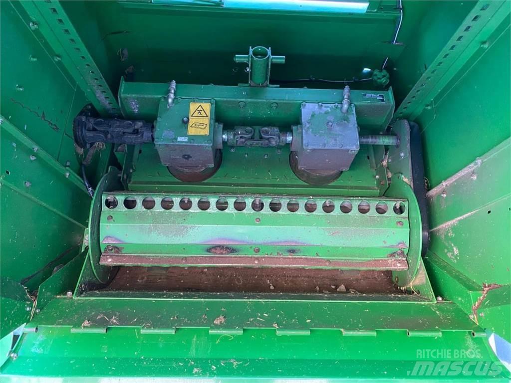 John Deere C670 Combine harvesters
