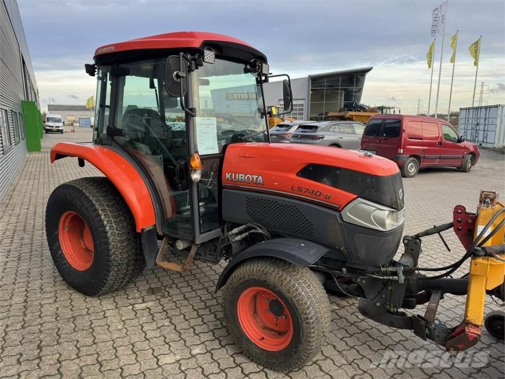 Kubota 5740 Compact tractors